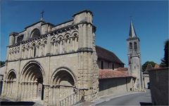 Aubeterre-sur-Dronne - Eglise St Jacques (XIIème) – Vue générale