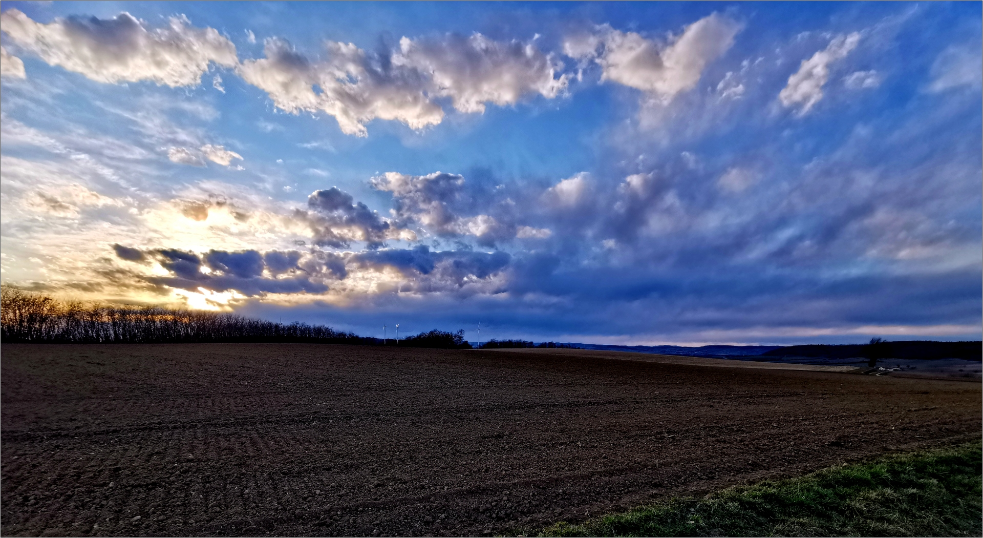 Auch am Land gibt es schöne Sonnenuntergänge