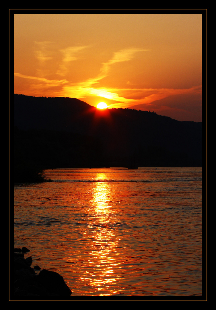 Auch am Rhein gibt es Sonnenuntergänge...