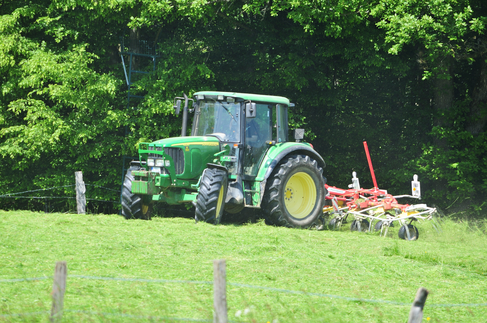 auch an Pfingsten wird Silage gemacht