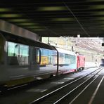 Auch der Glacier-Express nach St.Moritz steht zur Abfahrt bereit