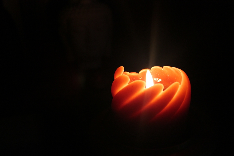 Auch die Flamme einer Kerze kann das Herz erwärmen.