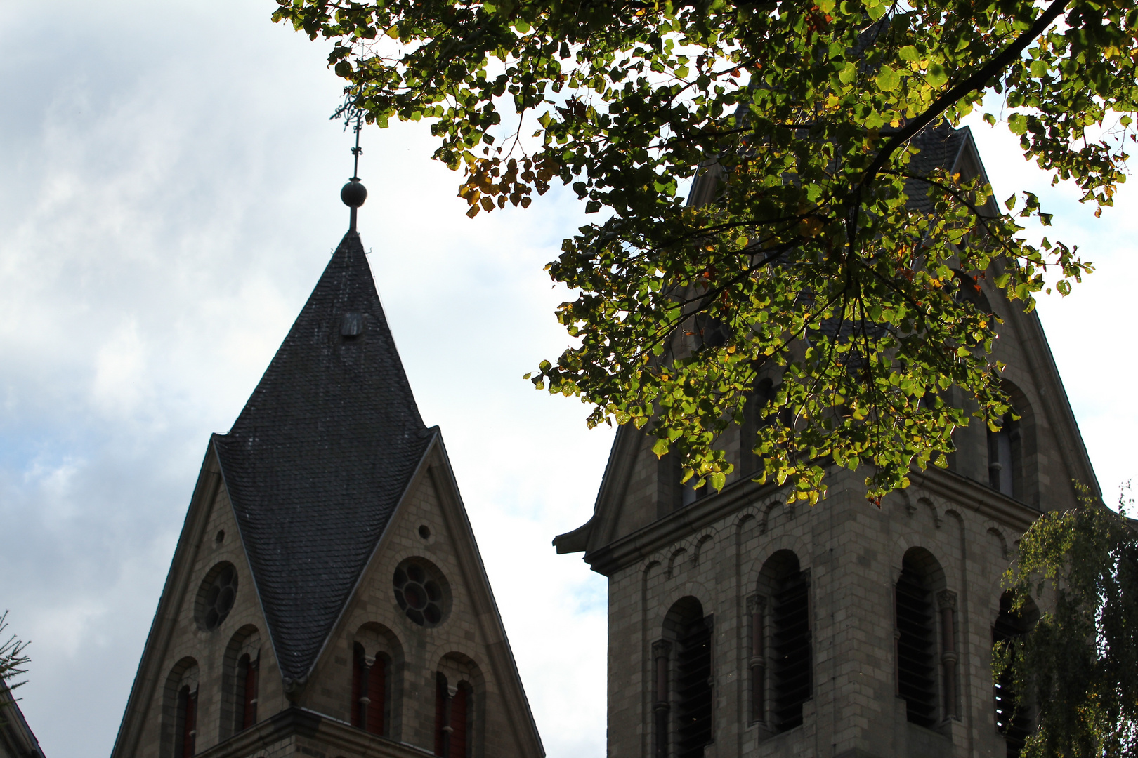 Auch die Kirche wird weggebaggert, Teufelswerk???