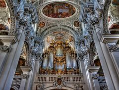 Auch die Orgel des Passauer Domes ist beeindruckend...