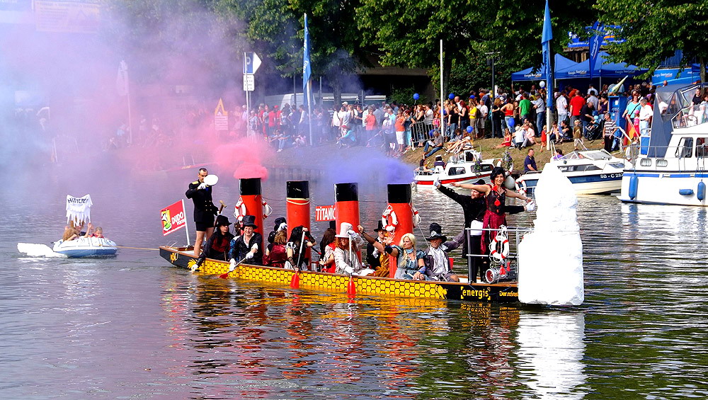 Auch die Titanic samt Eisberg und Rettungsboot ...