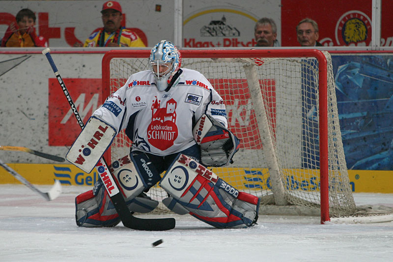 Auch ein blinder Goalie hält mal einen Puck