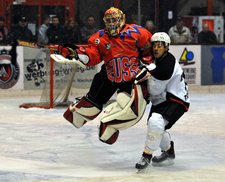 Auch ein Goalie kann checken