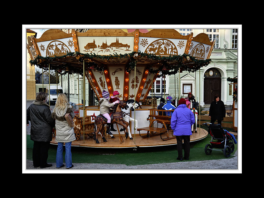 Auch ein Karussell gehört zum Christkindlmarkt