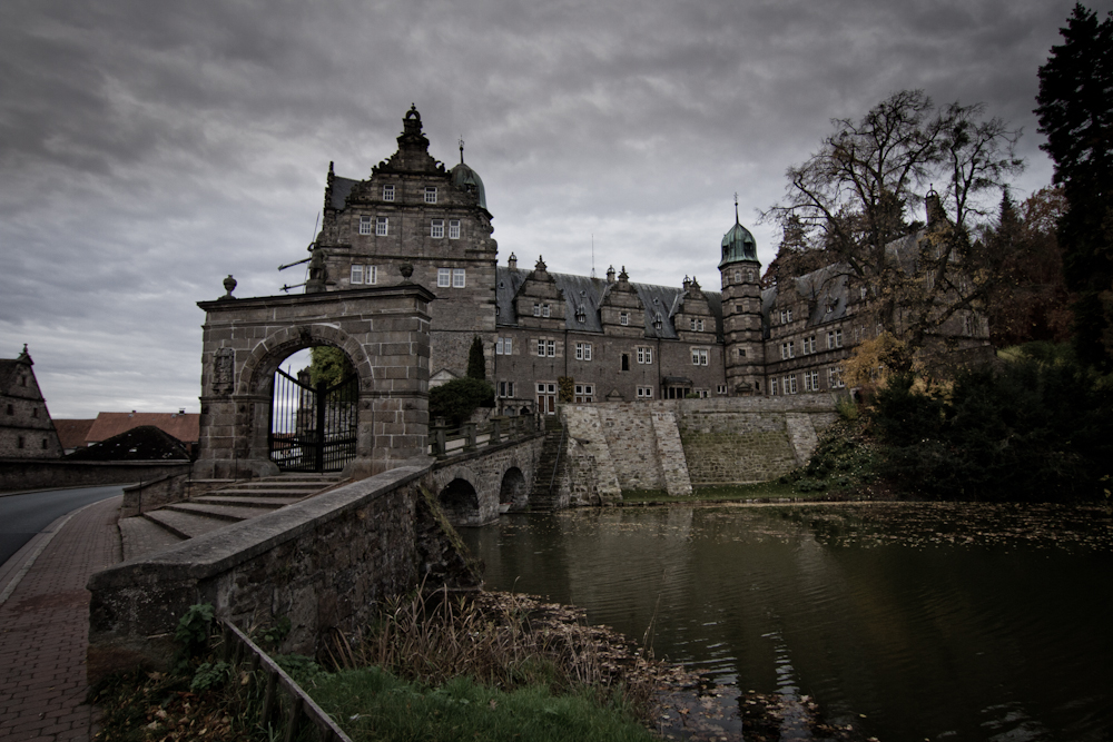 Auch ein Märchenschloss kann man dunkle Seiten haben...