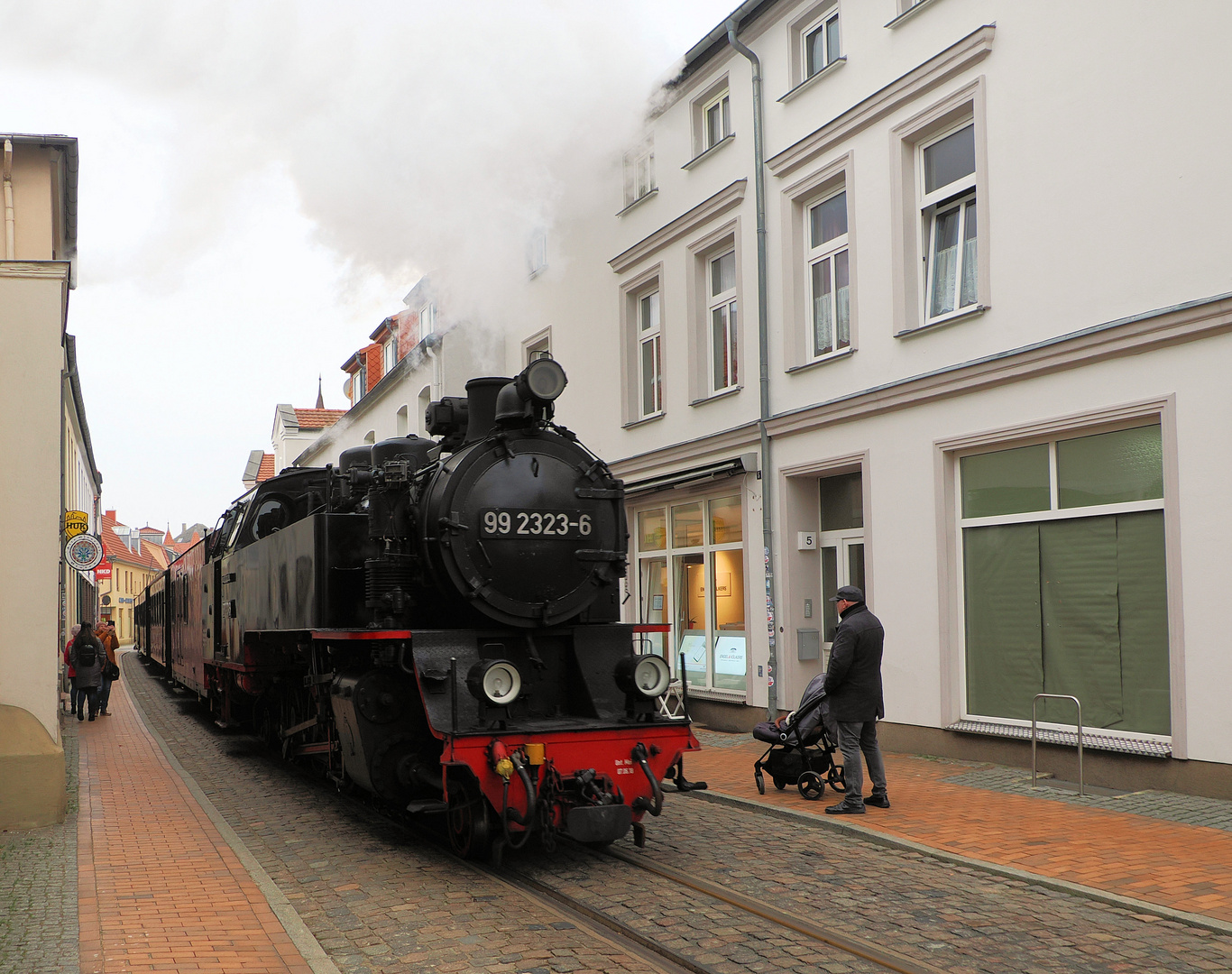 Auch eine Lokomotive will mal einen Stadtbummel machen …