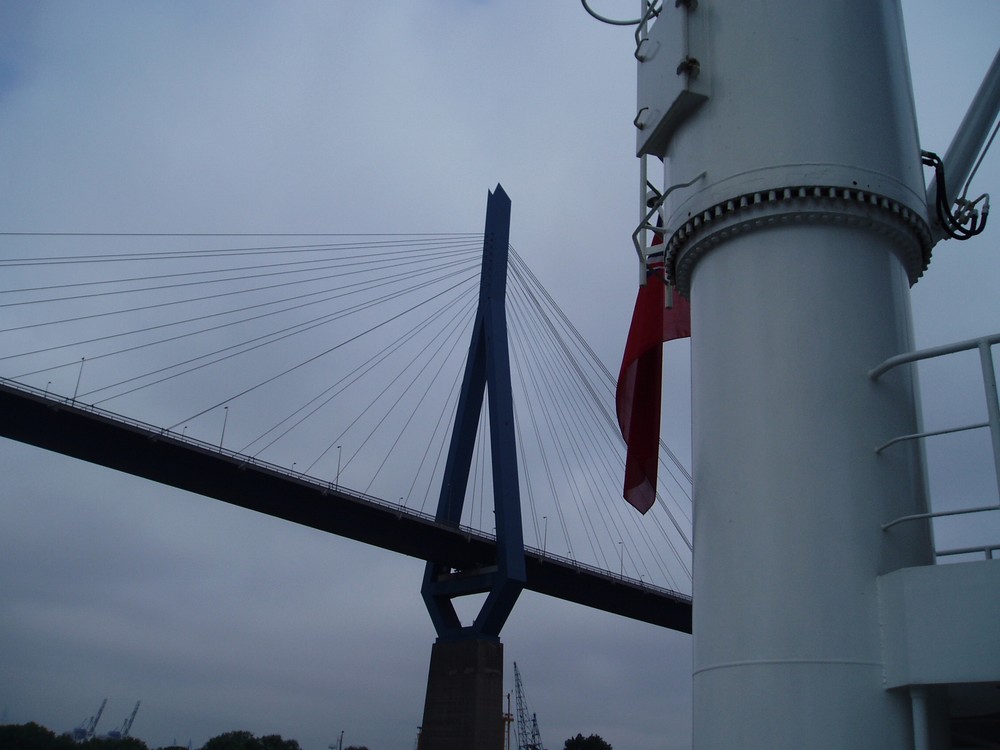 auch eine Perspektive sich die Brücke anzuschauen