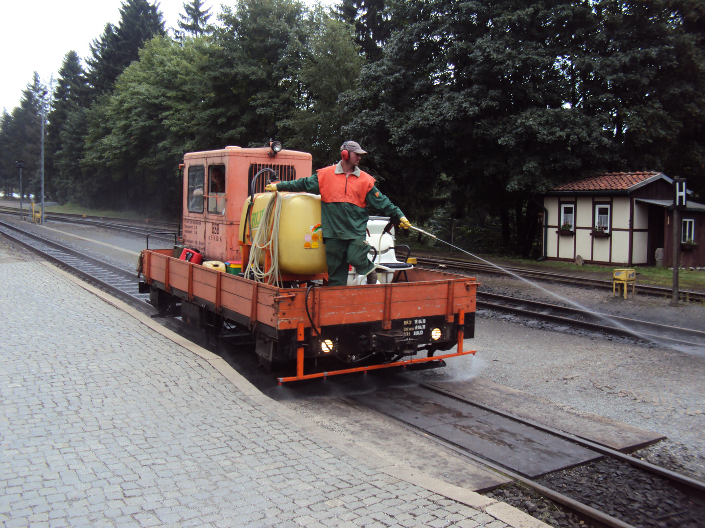 Auch eine Schmalspur-Lokomotive (?) ...