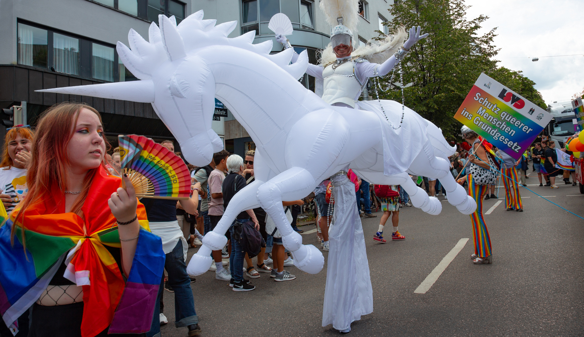 Auch Einhörner traben mit beim CSD