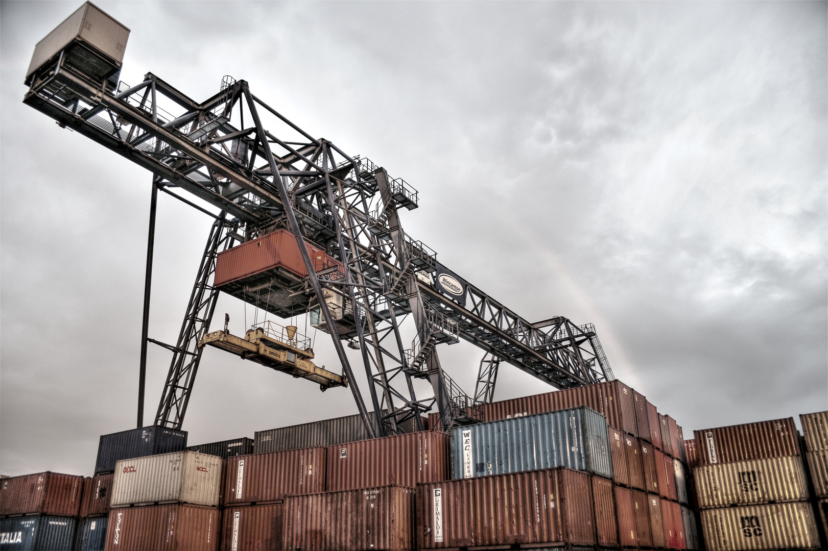 Auch Frankfurt hat einen Container Hafen