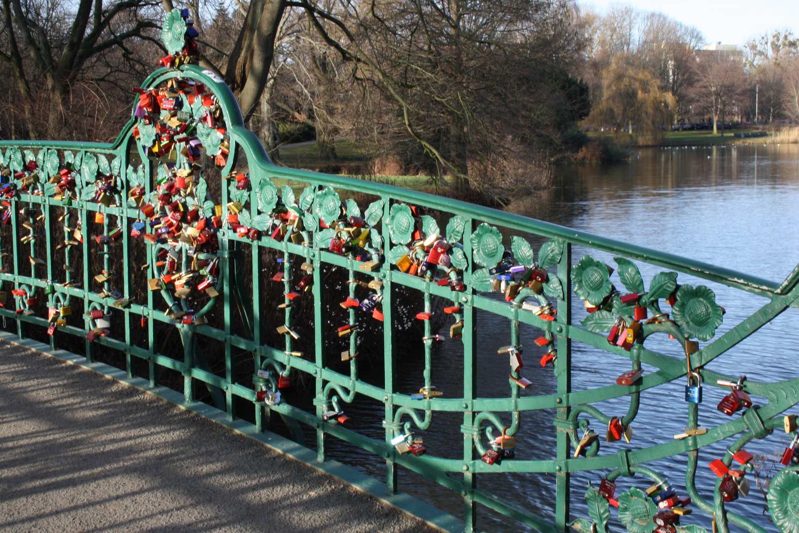 auch Hannover hat seine Liebes-Schloss-Brücke