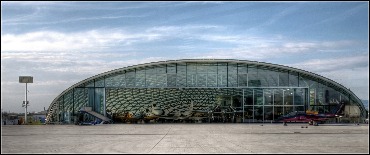 Auch im Hangar 8 stehen viele "Schätze" bereit...