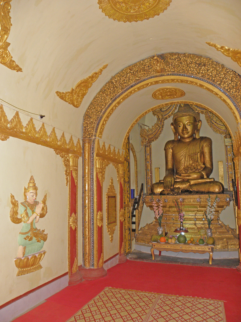 auch im kleinsten Chedi ist Platz für einen Buddha