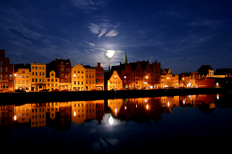 Auch in der Nacht.. ist die Hanse Lübeck die Schönste. *RELOAD*