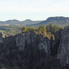 Auch mit tieferem Sonnenstand war es kompliziert auf der Pavillonaussicht der Bastei ...