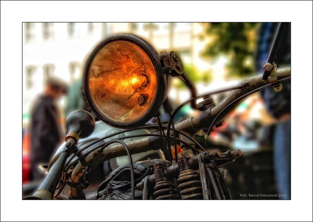 Auch Motorräder sind Oldtimer ... gesehen Oldtimerrally Viersen 2011