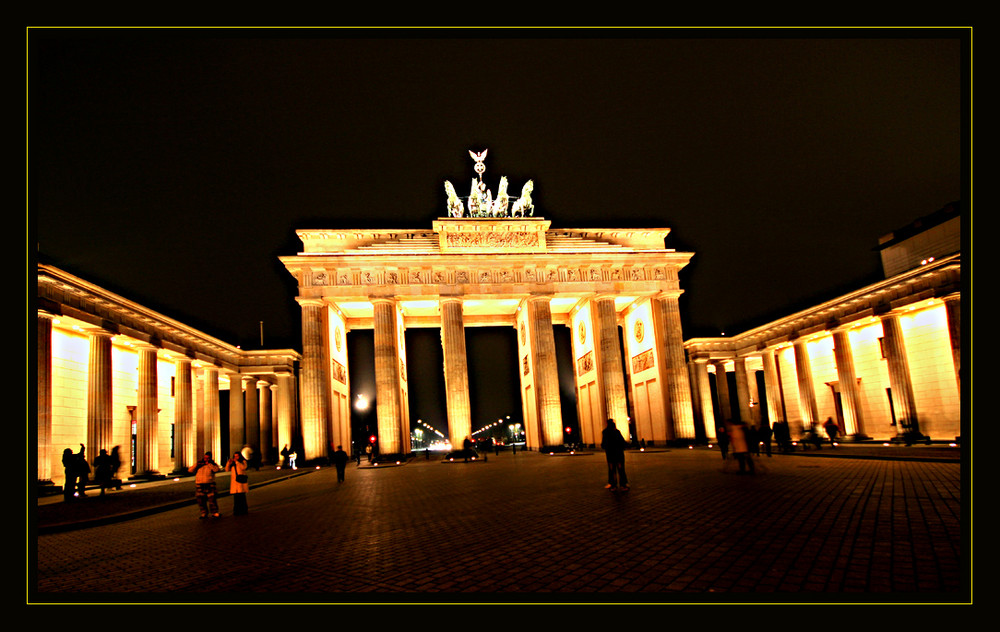 Auch Nachts noch gewusel am Brandenburger Tor