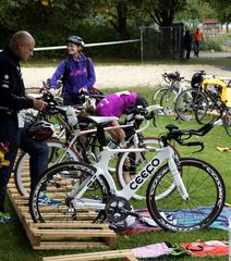 Auch professionelle Triathlon-Räder sind dabei