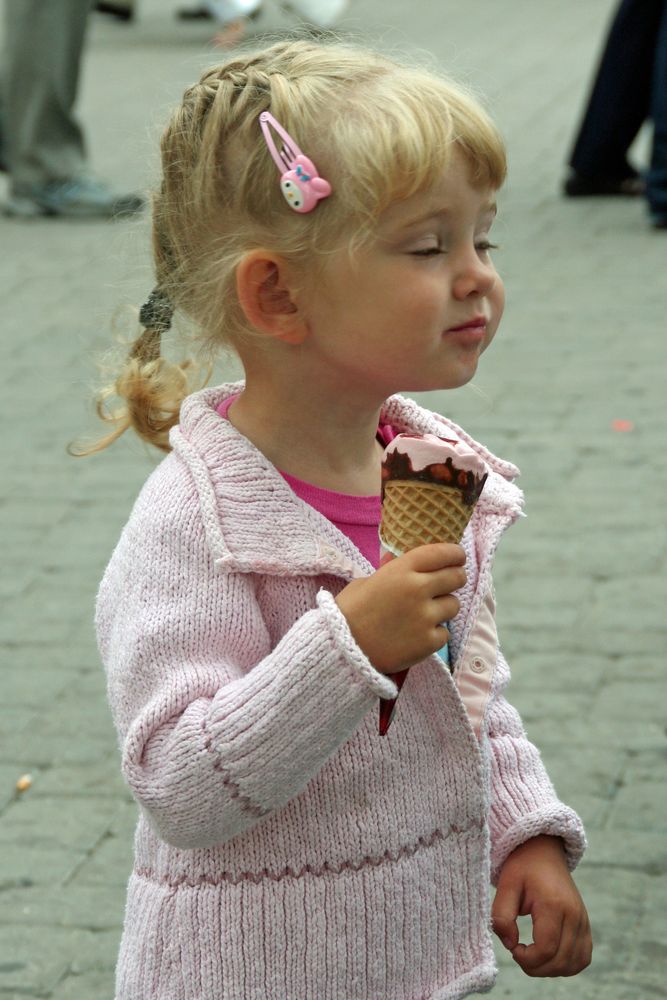 Auch russische Kinder essen gern ein Eis Foto &amp; Bild | kinder, kinder ...