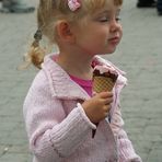 Auch russische Kinder essen gern ein Eis