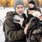 Auch Schlittenhunde lieben Knuddeln