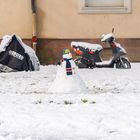 Auch Schneemänner brauchen bei Kälte ein Schal .;-)