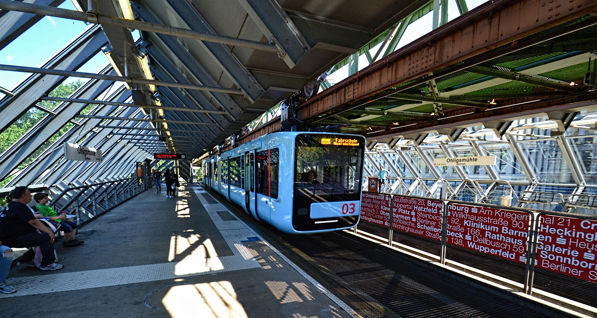 Auch Schwebebahnfahren will ....