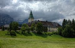 auch über Schloss Elmau...