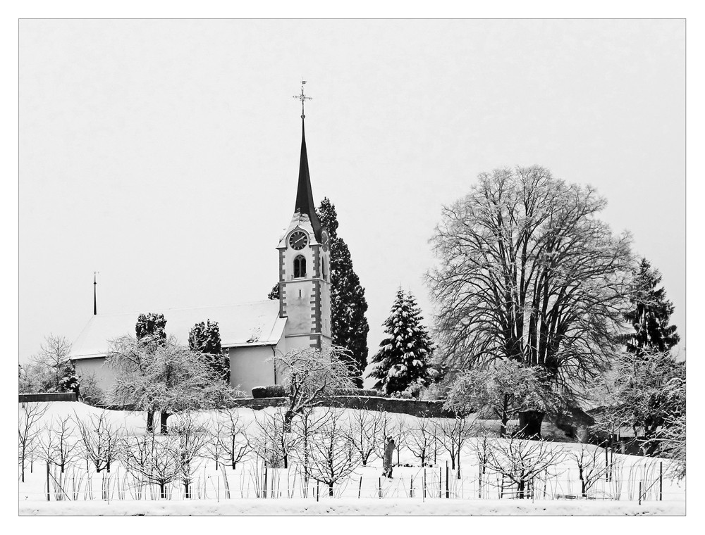 ...auch wenn die kirche mitten im dorf ist, ist's manchmal frostig...