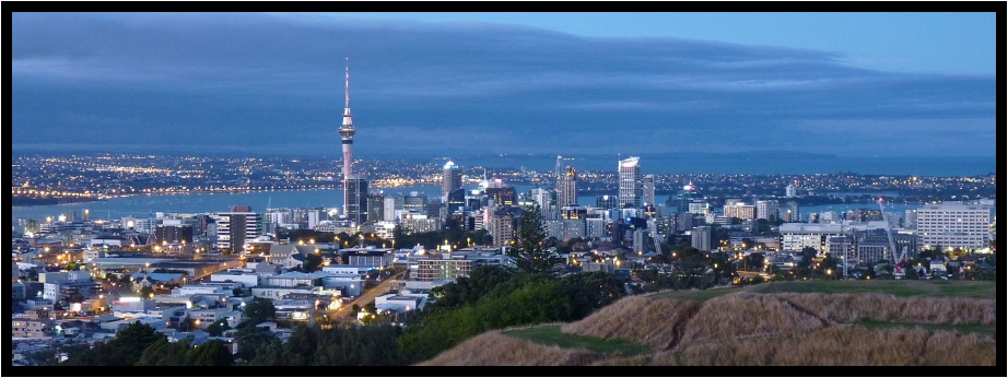 Auckland am Abend (vom Mt. Eden)