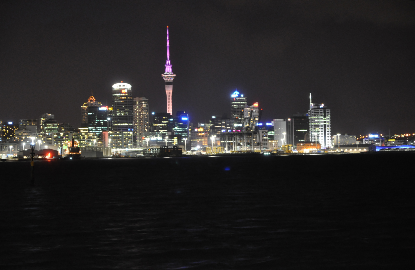 Auckland bei Nacht