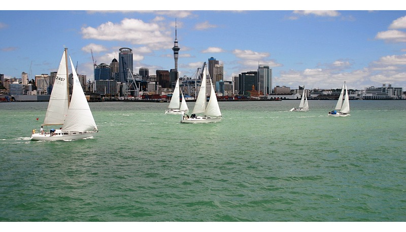 Auckland Skyline von Devenport aus