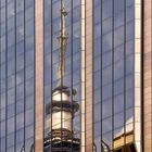 Auckland Skytower im Spiegel