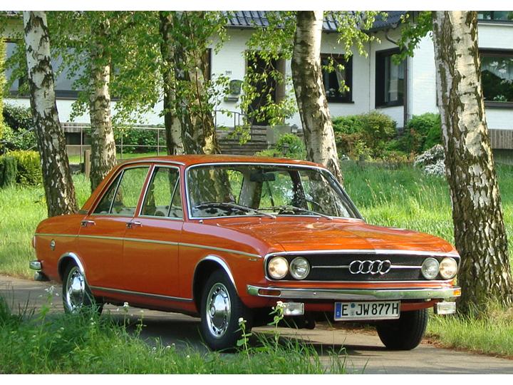 AUDI 100 (C1)