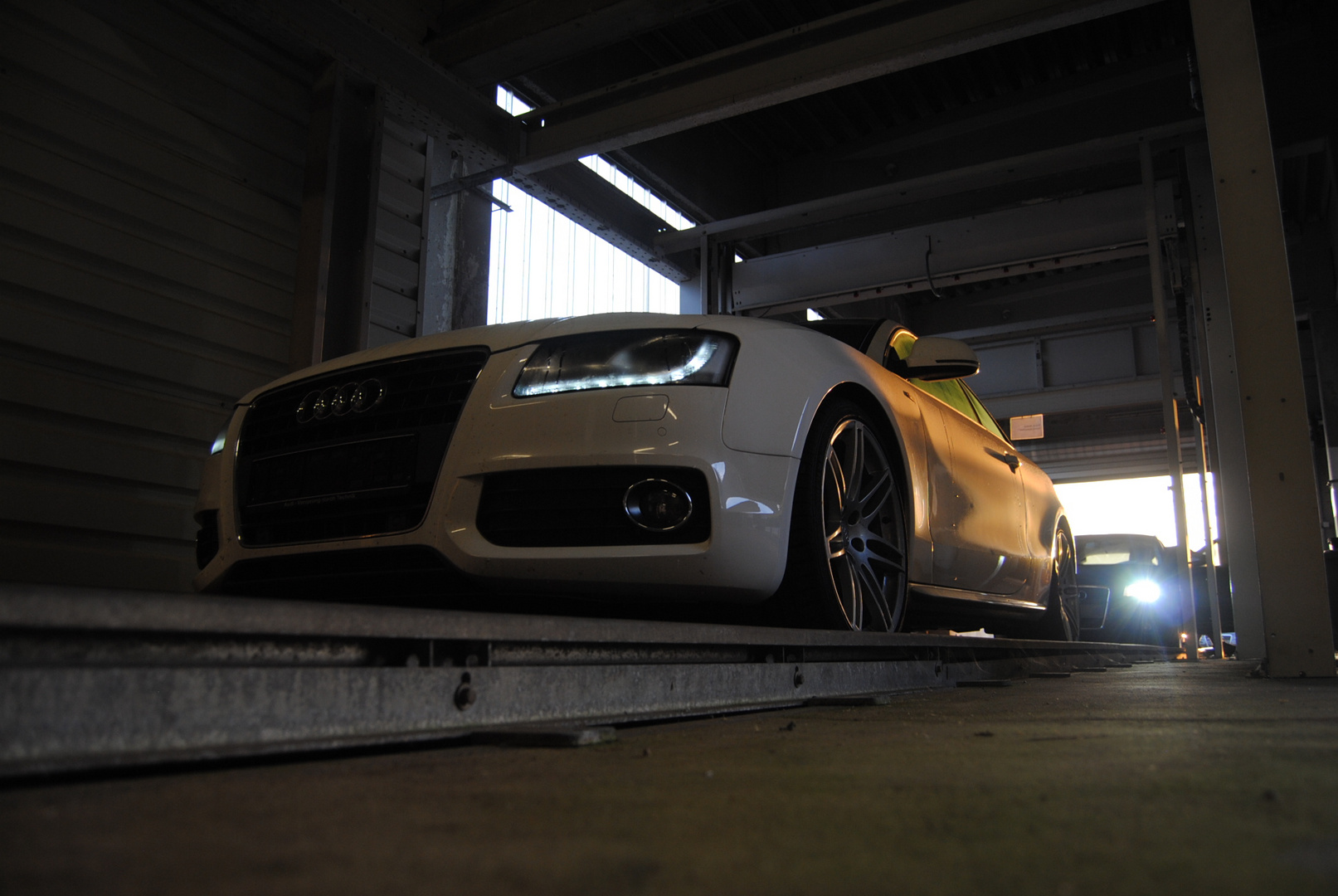 Audi A5 im Sonnenaufgang