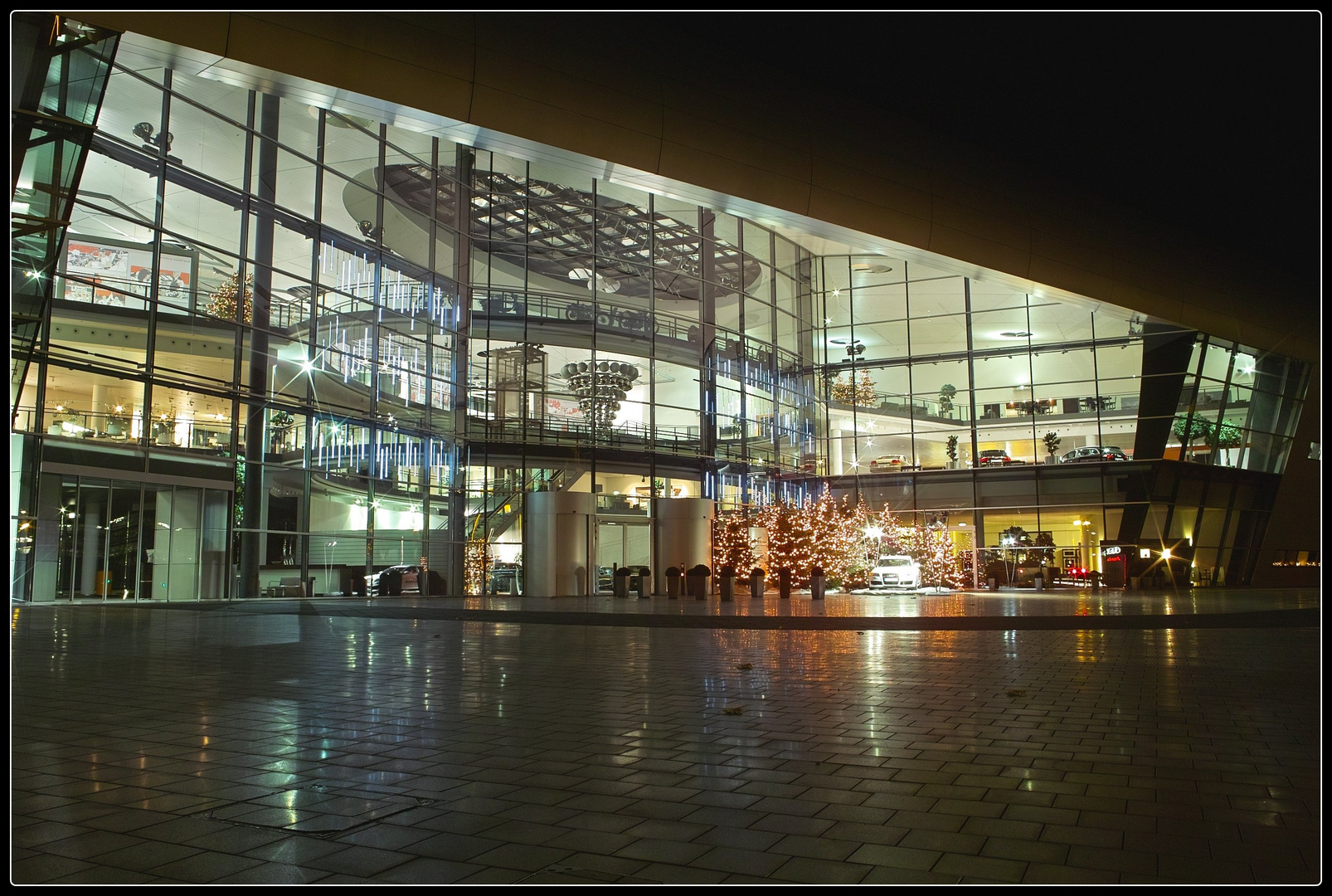 Audi-Forum, Neckarsulm Foto & Bild | architektur, architektur bei nacht ...