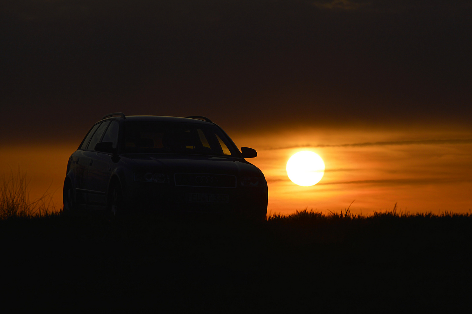 Audi im Sonnenuntergang , keine Bearbeitung 