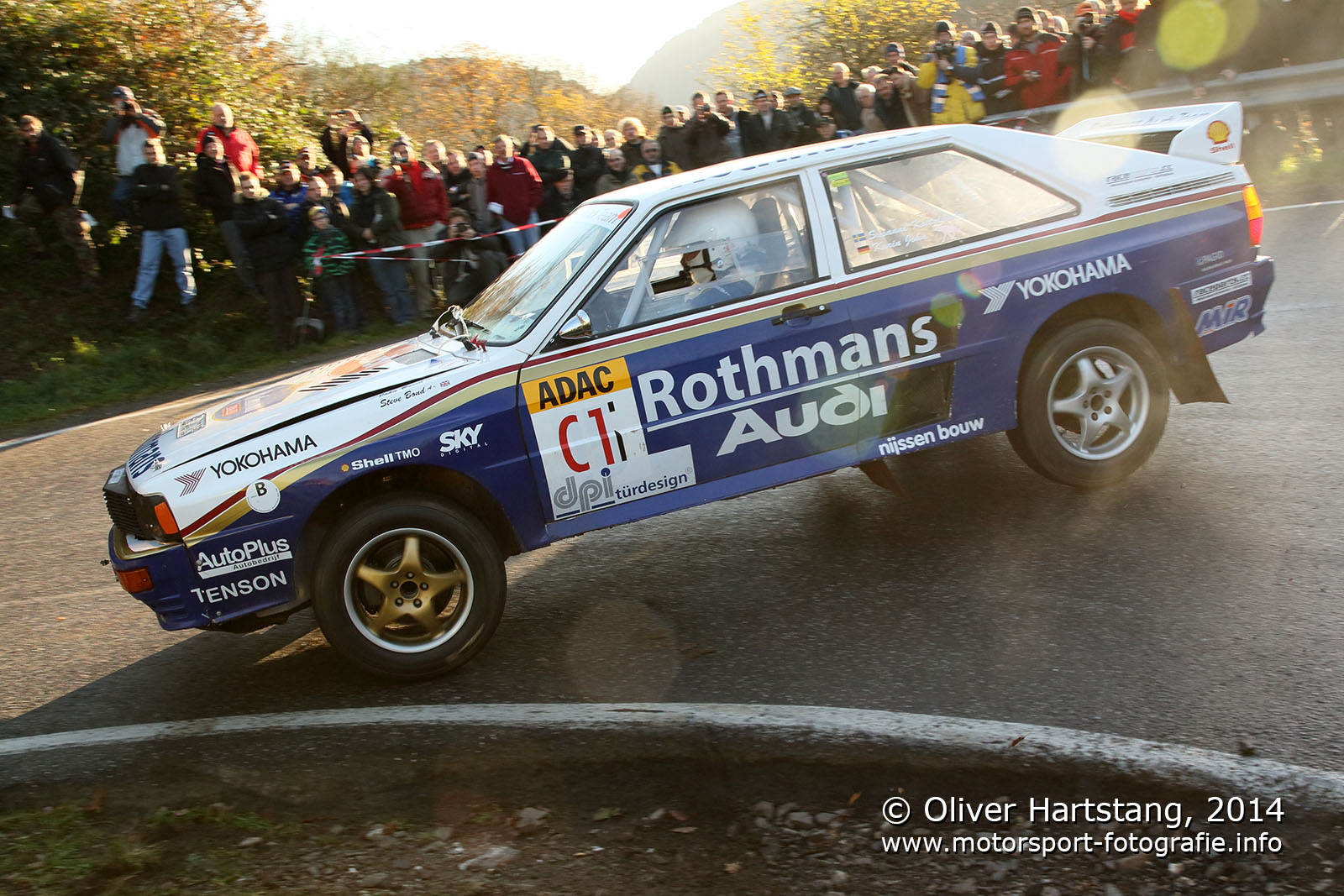 Audi Quattro im Gegenlicht