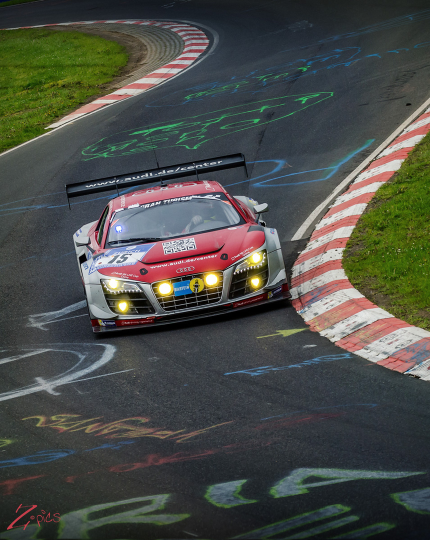 Audi R8 im Hatzenbach - 24h Rennen 2013