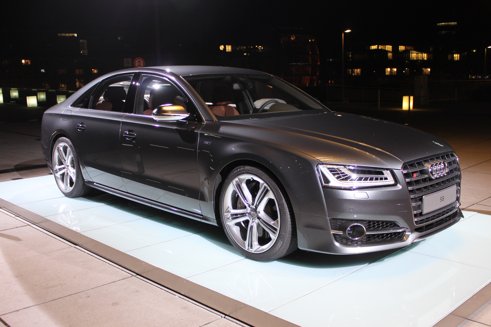 Audi S8 (3)