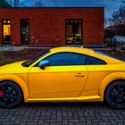 Audi TT gelb