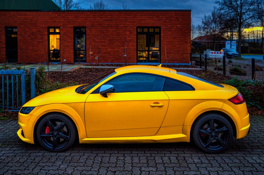 Audi TT gelb