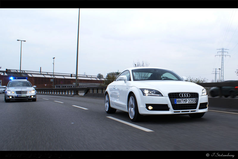 Audi TT vs. Polizei