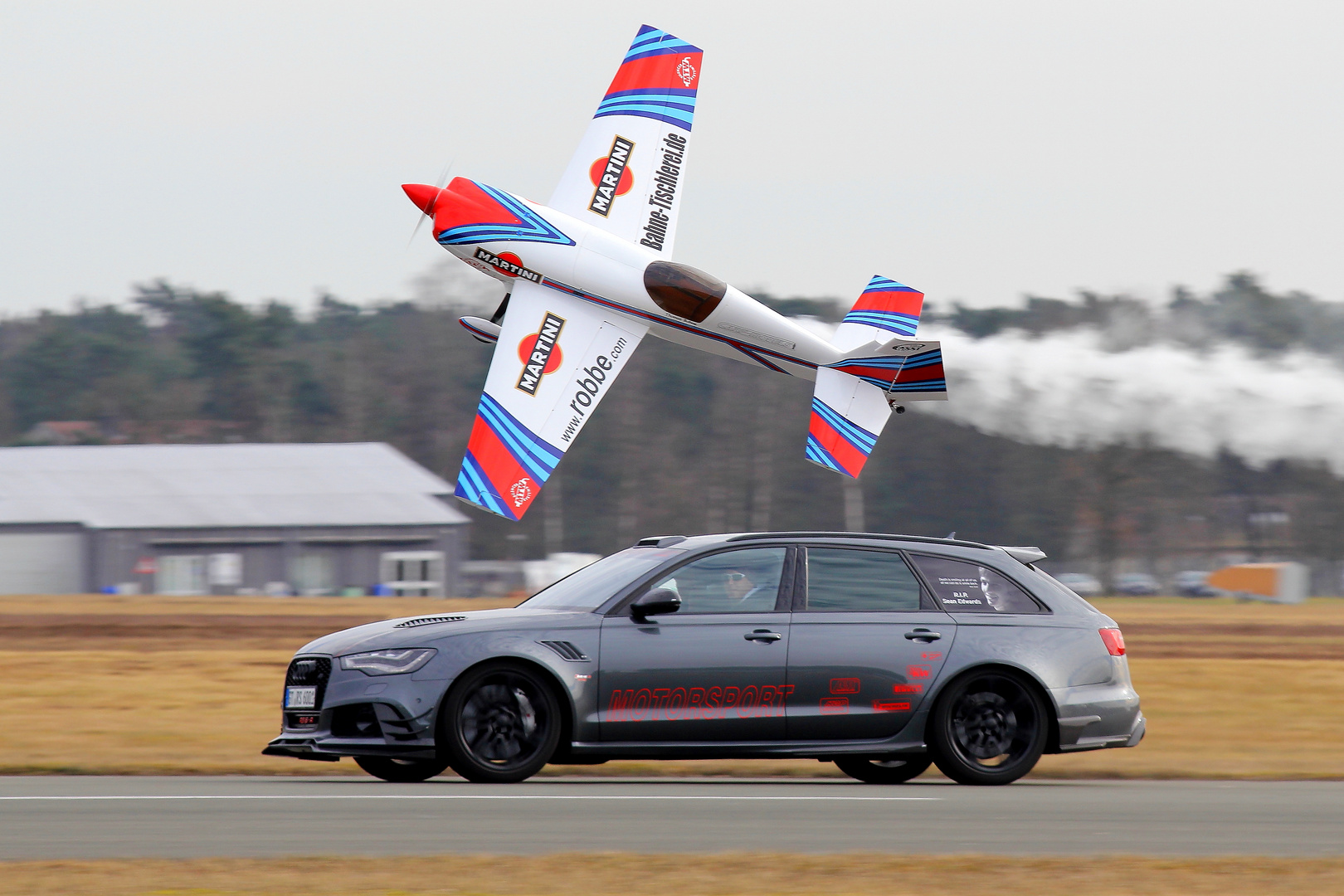 Audi vs. Flugzeug wer ist schneller? Foto & Bild luftfahrt