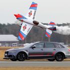 Audi vs. Flugzeug - wer ist schneller?