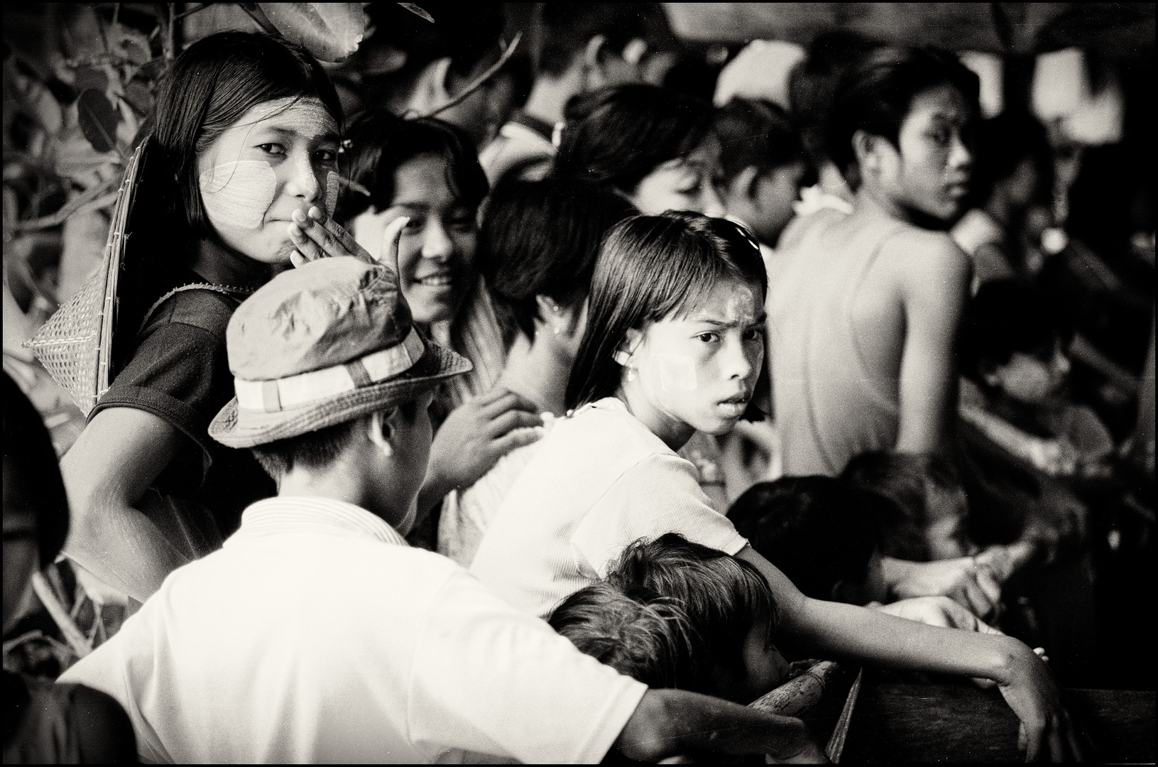 Audience. Publikum bei Nat-Pwe / Geisterfest. Myanmar. 